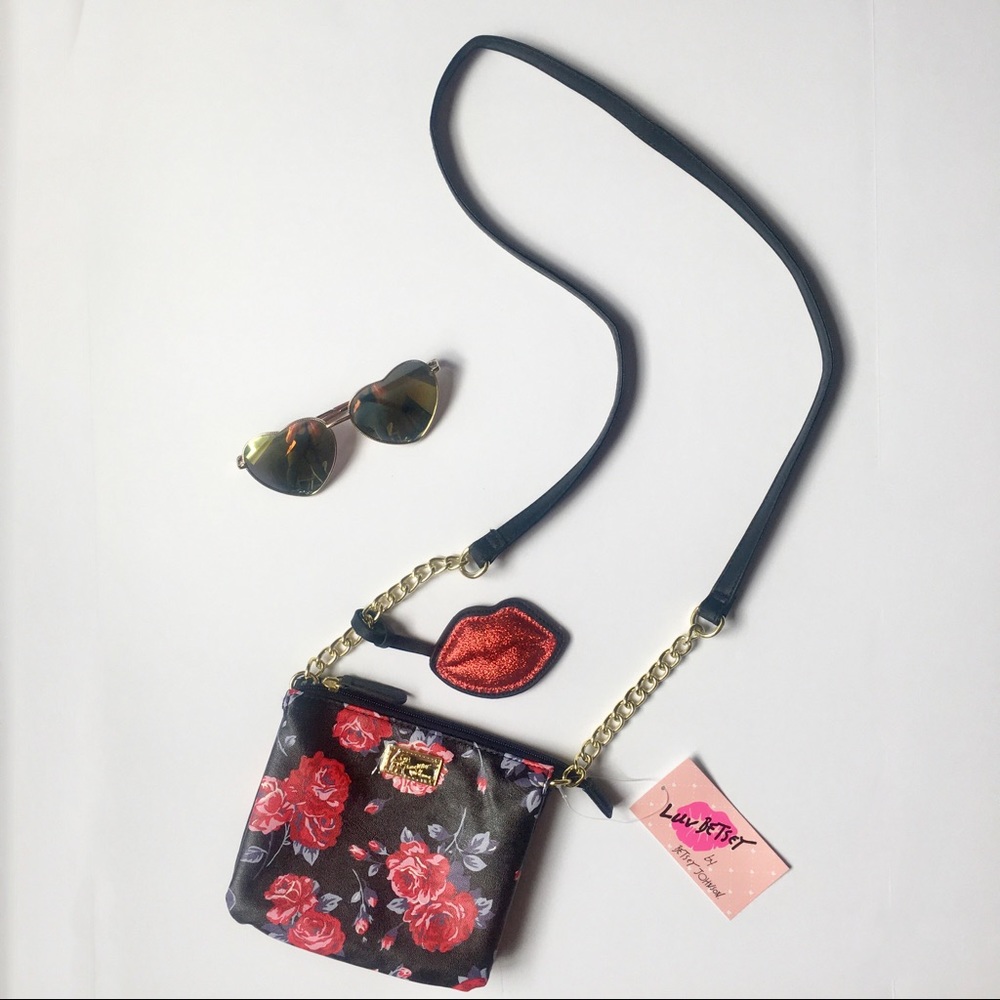 🌹 New With Tags Betsey Johnson Floral Purse 🌹